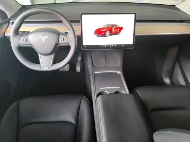 Tesla Model Y — Фото автомобиля 12