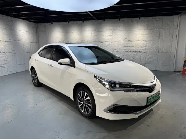 Toyota Corolla Twin Engine E+ — Фото автомобиля 3