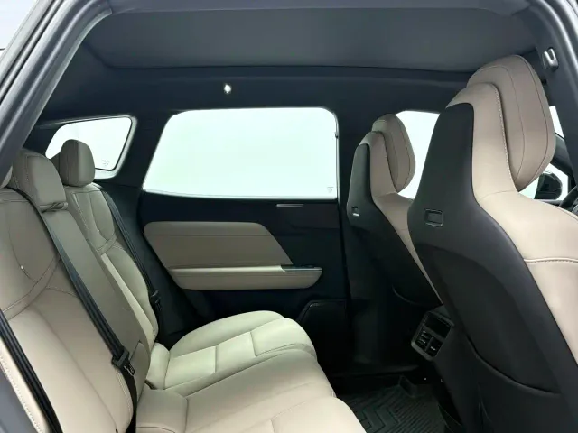 Volvo XC70 Plug-in Hybrid — Фото автомобиля 6