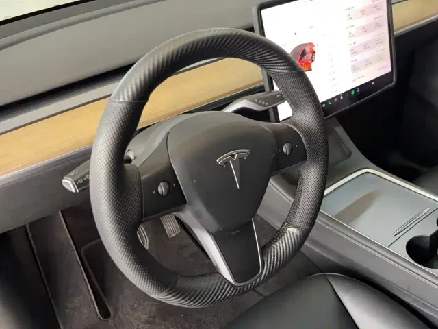 Tesla Model Y — Фото автомобиля 6