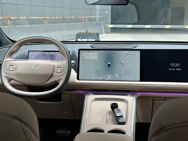 Xpeng G9 — Фото автомобиля 11
