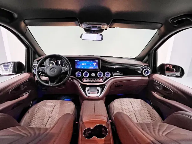 Mercedes-Benz Vito 2023 2.0T Elite 7-Seater — Фото автомобиля 8