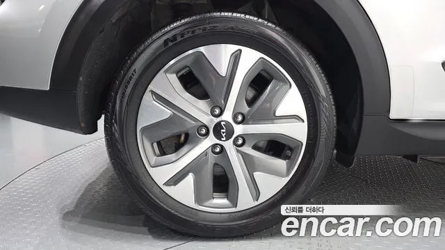 Kia Niro Niro Plus Air — Фото автомобиля 15