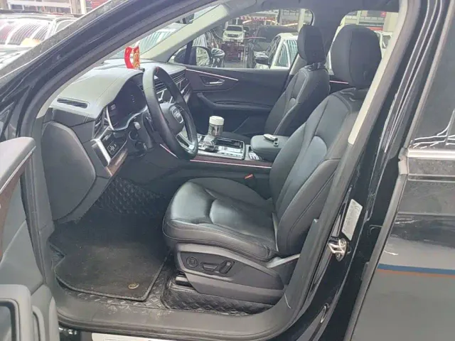 Audi Q7 — Фото автомобиля 14
