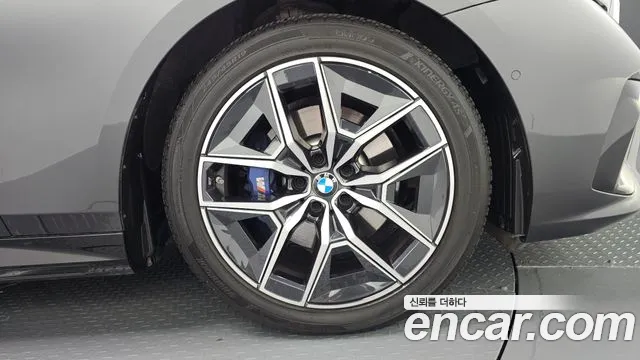BMW 5 Series G60 — Фото автомобиля 5