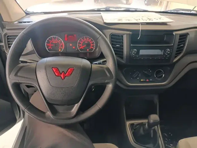Wuling Hongguang V — Фото автомобиля 9