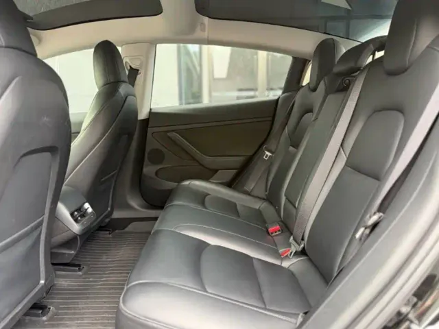 Tesla Model 3 — Фото автомобиля 5