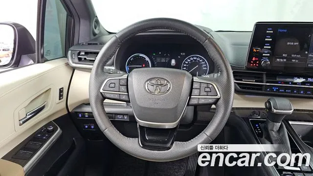 Toyota Sienna — Фото автомобиля 13