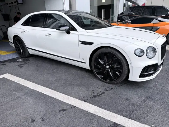 Bentley Flying Spur — Фото автомобиля 3