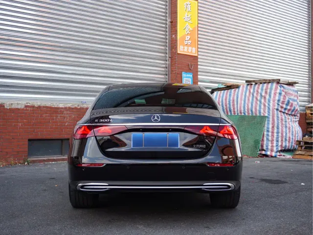 Mercedes-Benz E-Class — Фото автомобиля 2