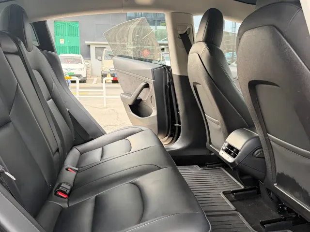Tesla Model 3 — Фото автомобиля 7