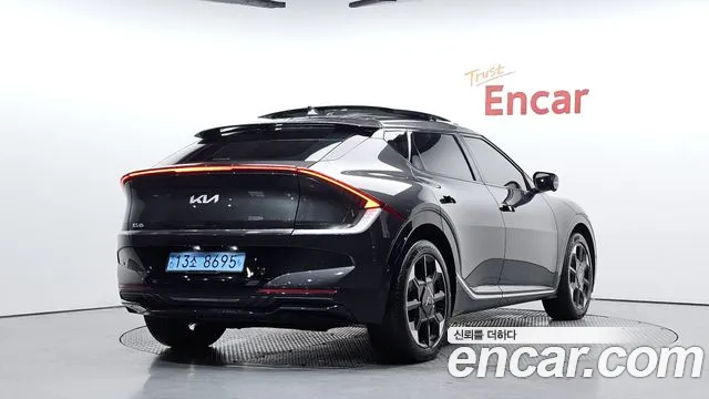 Kia EV6 — Фото автомобиля 2