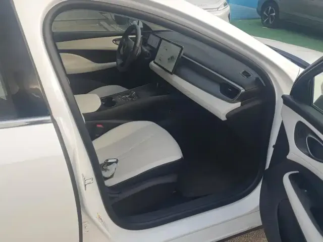 BYD Seal 05 DM-i — Фото автомобиля 8
