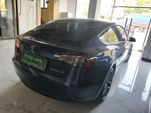 Tesla Model 3 — Фото автомобиля 6