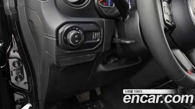 Jeep Wrangler — Фото автомобиля 24