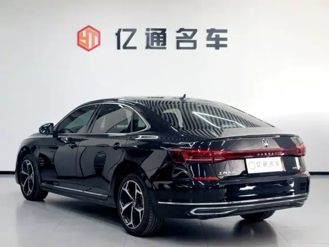 Volkswagen Passat — Фото автомобиля 21