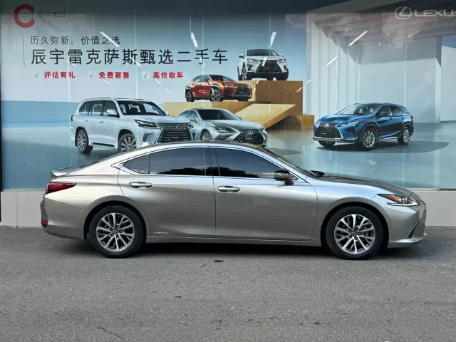Lexus ES — Фото автомобиля 5
