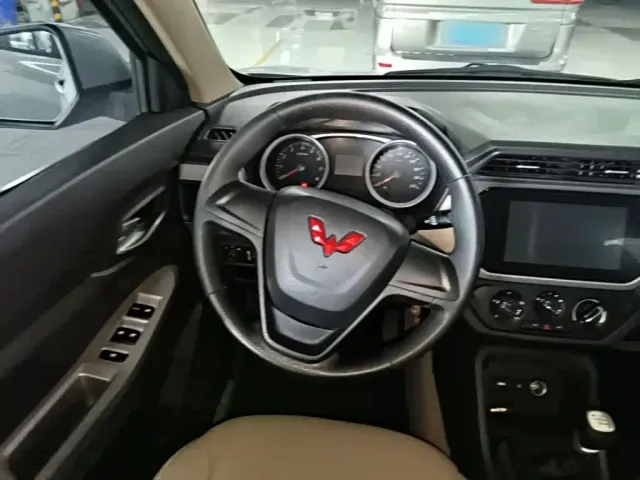 Wuling Hongguang — Фото автомобиля 10