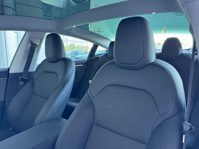 Tesla Model 3 — Фото автомобиля 8