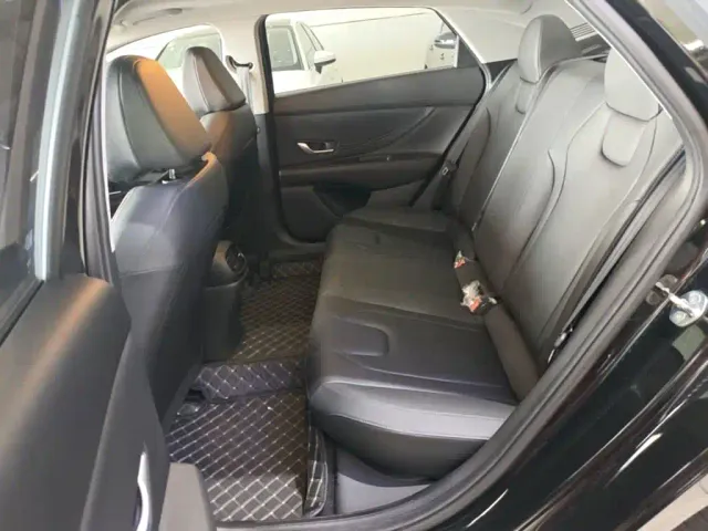 Hyundai Elantra — Фото автомобиля 16