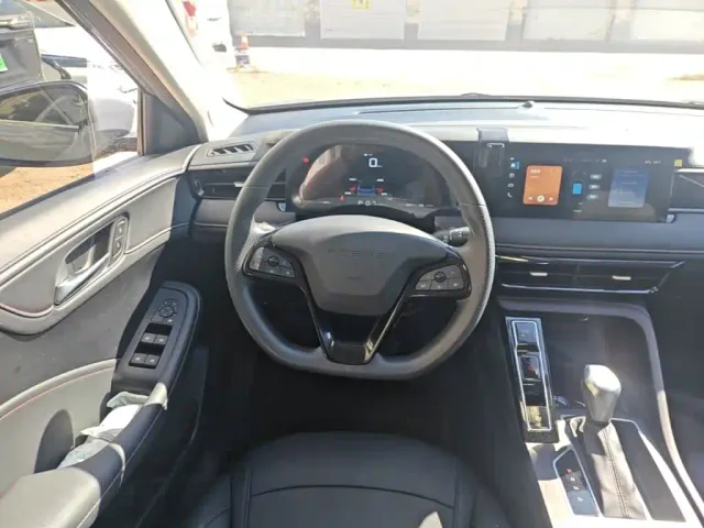 Roewe i5 — Фото автомобиля 10