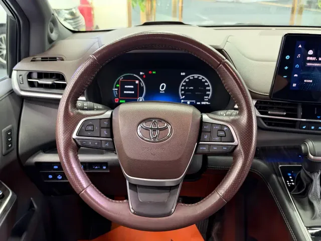 Toyota Sienna — Фото автомобиля 7