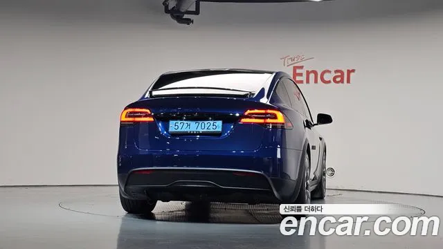 Tesla Model X — Фото автомобиля 3
