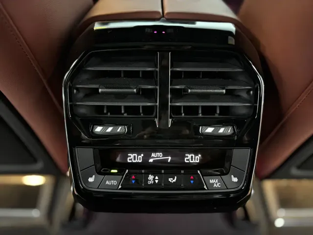 BMW iX M60 — Фото автомобиля 15
