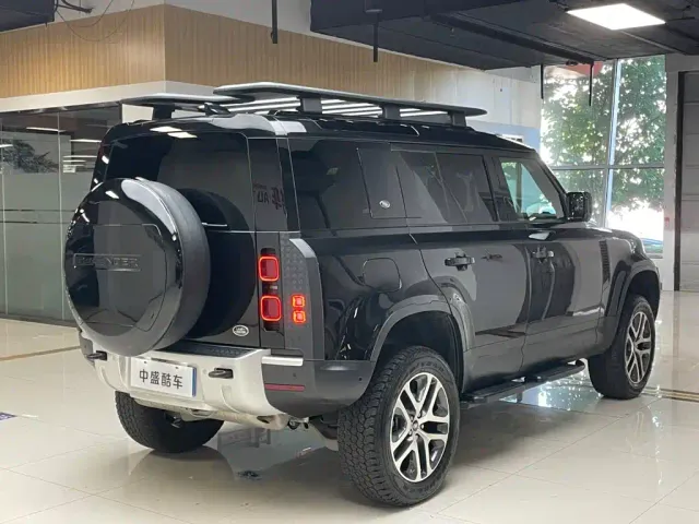 Land Rover Defender — Фото автомобиля 30