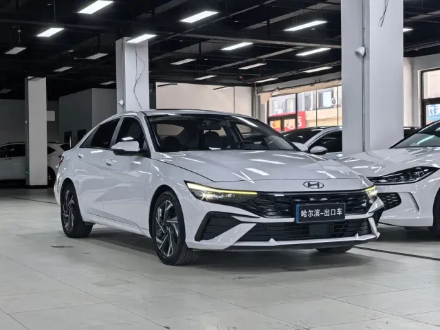 Hyundai Elantra — Фото автомобиля 3