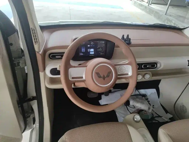 Wuling Hongguang Mini EV — Фото автомобиля 10