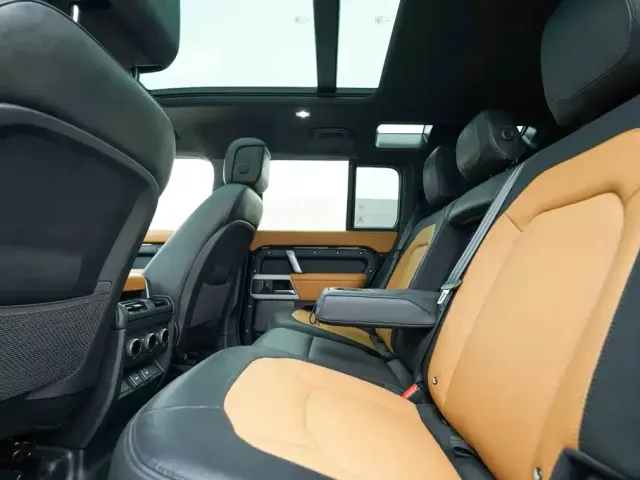 Land Rover Defender — Фото автомобиля 19
