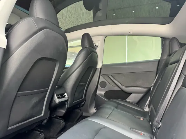 Tesla Model Y — Фото автомобиля 18