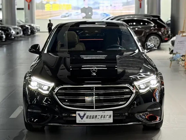 Mercedes-Benz E-Class — Фото автомобиля 2
