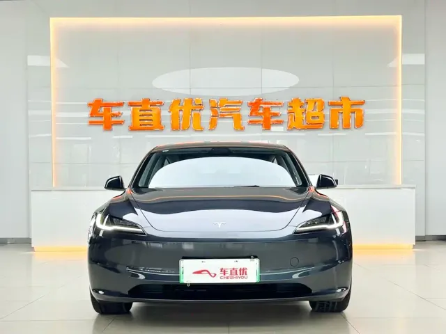 Tesla Model 3 — Фото автомобиля 4