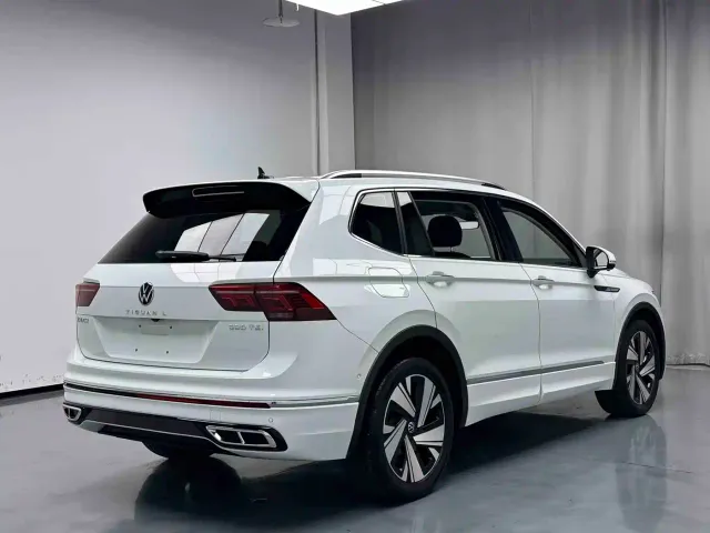 Volkswagen Tiguan L — Фото автомобиля 9