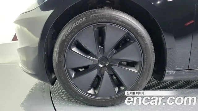 Tesla Model 3 — Фото автомобиля 4