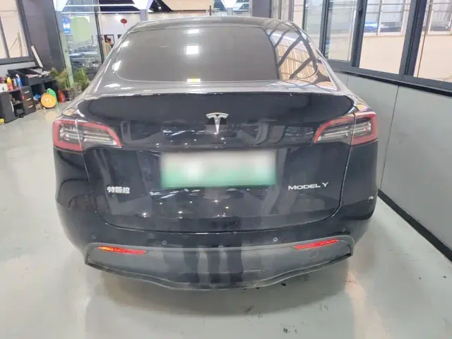 Tesla Model Y — Фото автомобиля 5