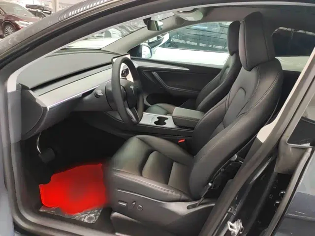 Tesla Model Y — Фото автомобиля 14