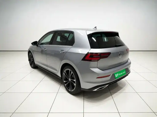 Volkswagen Golf — Фото автомобиля 4