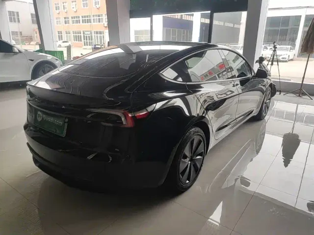 Tesla Model 3 — Фото автомобиля 6