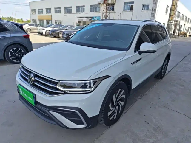 Фотография автомобиля — Volkswagen Tiguan L