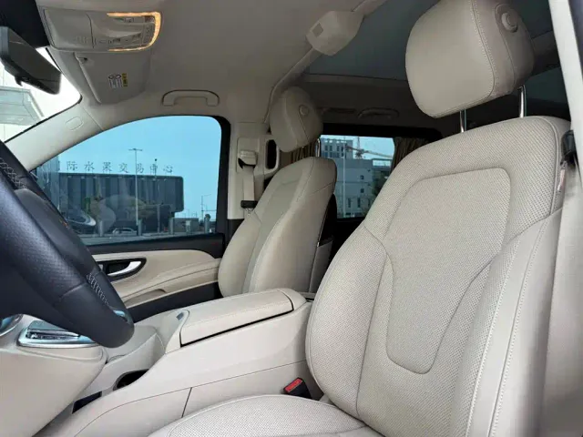 Mercedes-Benz V-Class — Фото автомобиля 18
