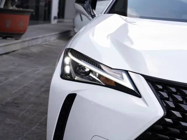 Lexus UX — Фото автомобиля 6