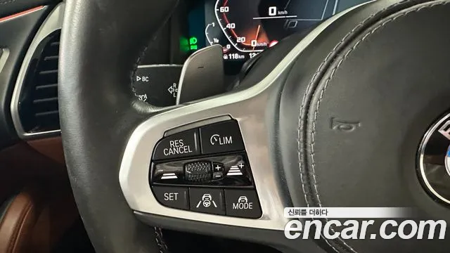 BMW 8 Series G15 — Фото автомобиля 12