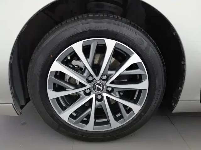 Lexus ES — Фото автомобиля 17