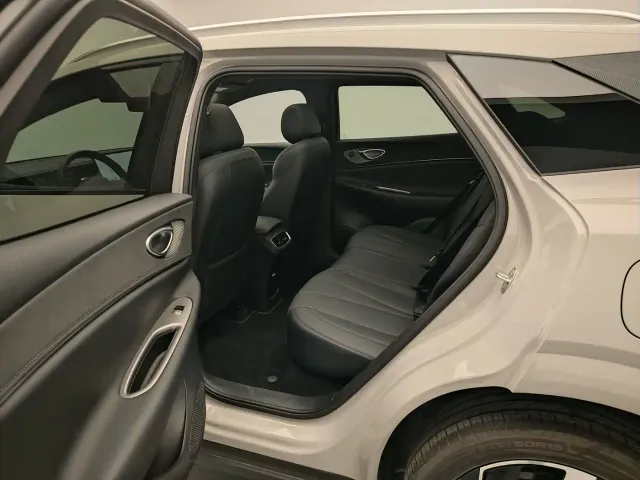 BYD Sealion 06 — Фото автомобиля 13