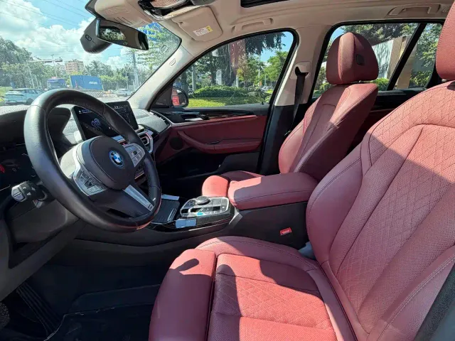 BMW iX3 — Фото автомобиля 5