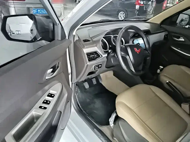 Wuling Hongguang — Фото автомобиля 15