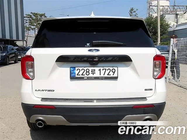 Ford Explorer — Фото автомобиля 4